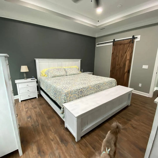 Farmhouse Bed with Footboard Bench