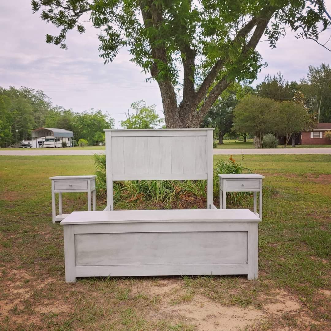 Farmhouse Bed with Footboard Bench